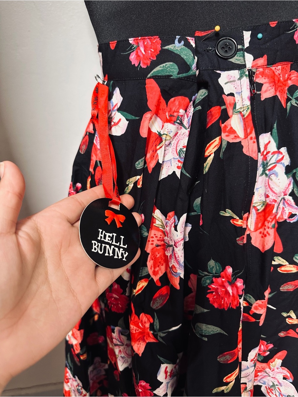 NWT Hell Bunny Floral A-Line Midi Swing Skirt in Black with Red & Pink Blooms - Picture 2 of 3